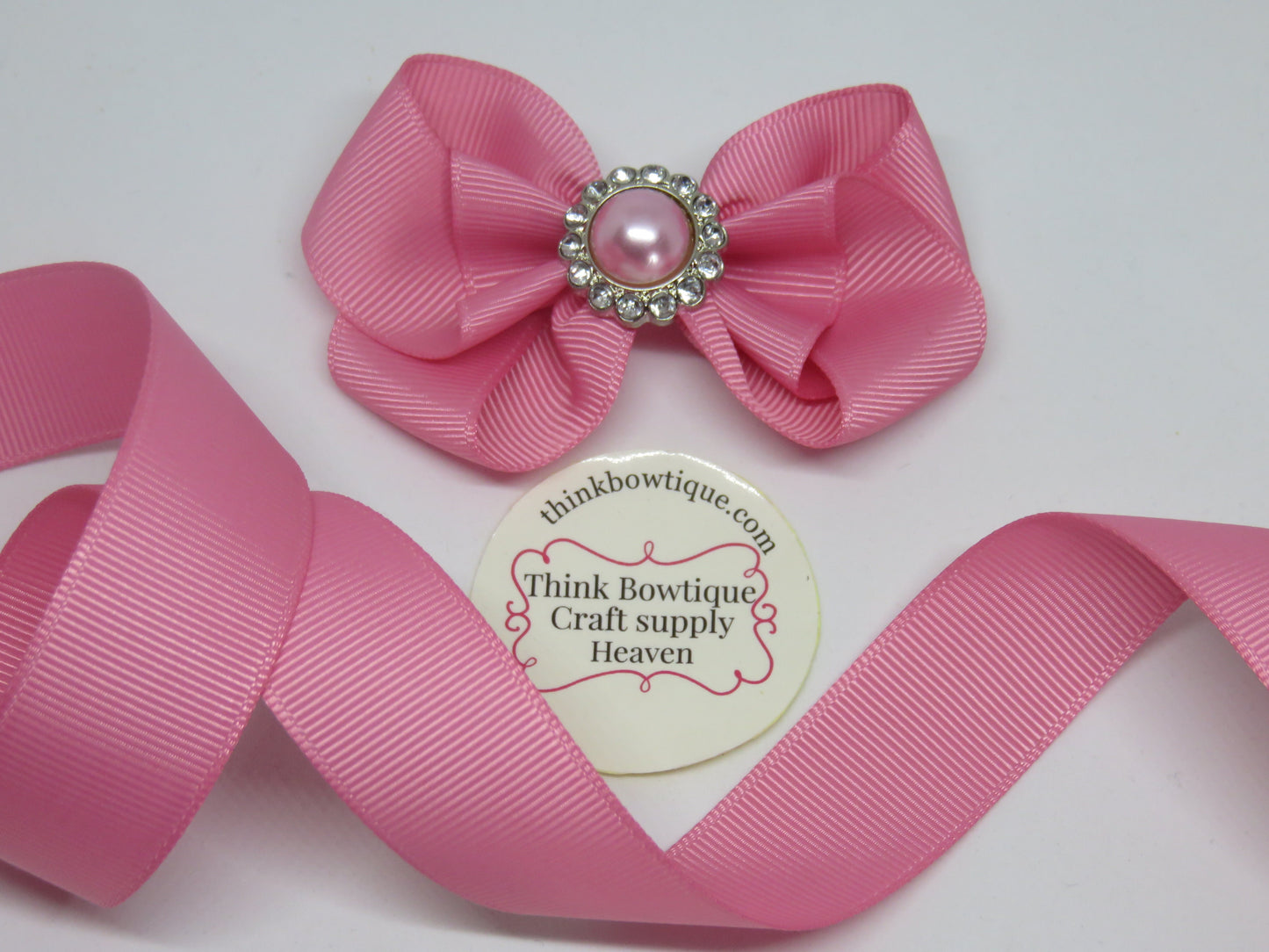 Make grosgrain ribbon bows with 152 Fantasy rose