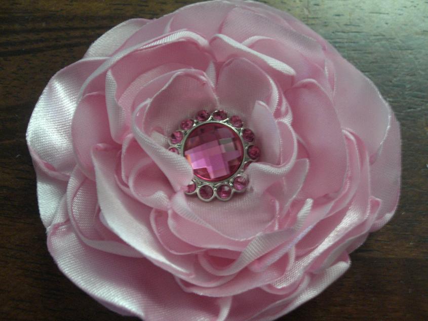 How to make satin fabric singed flowers