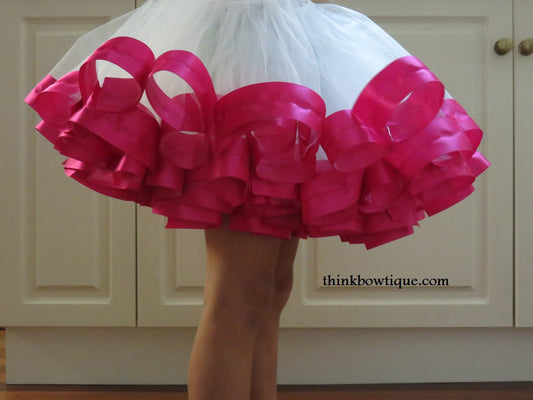To make a ribbon trimmed tutu